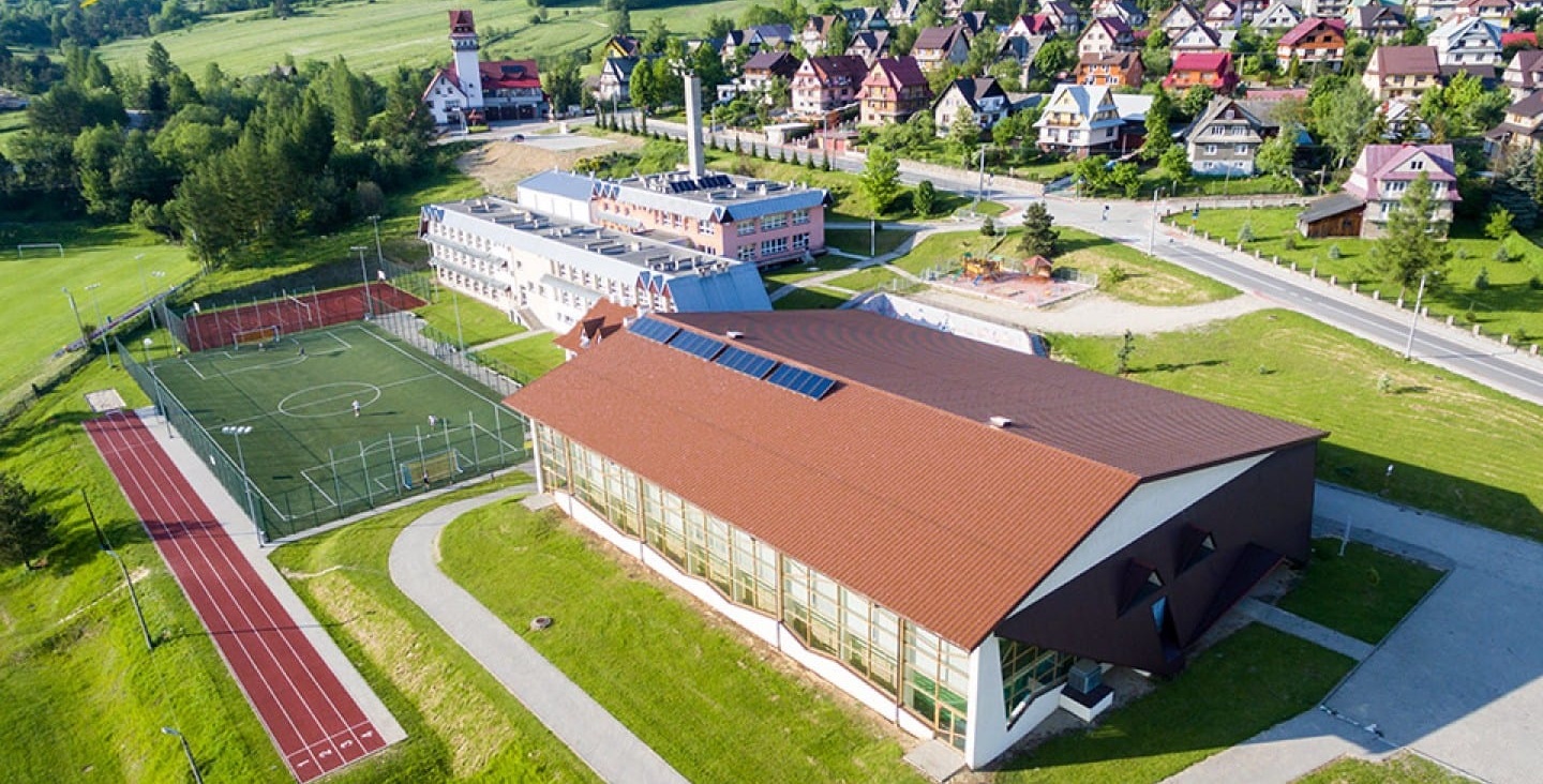 Hala sportowa (38 min pieszo od Willi lub 5 minut samochodem)
